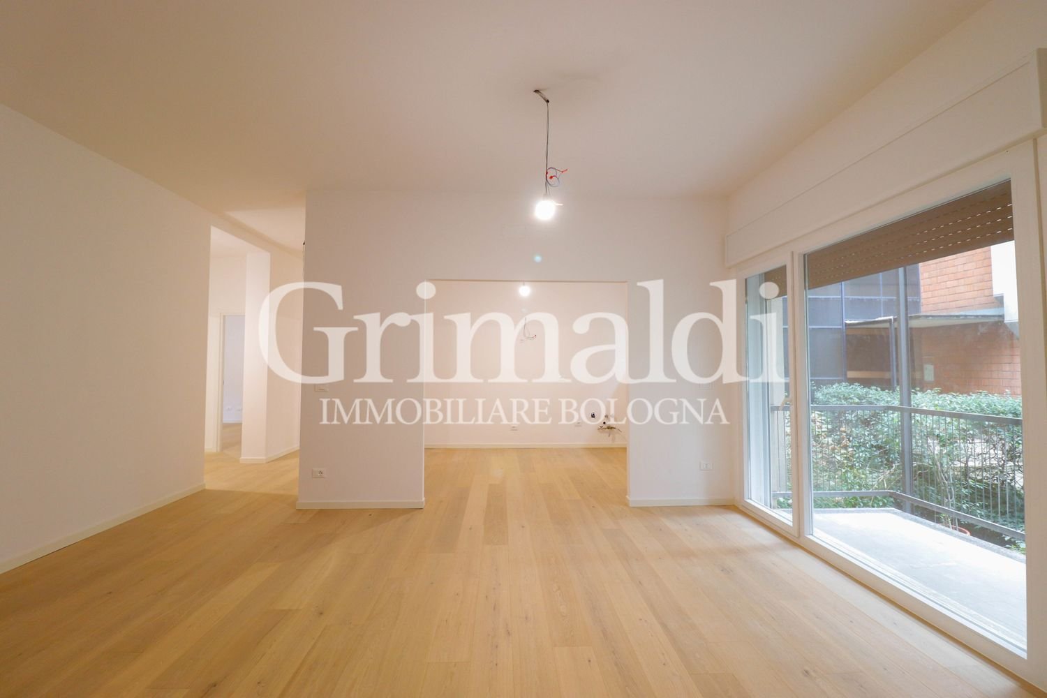 5 rooms Apartment in Bologna, Italy No. 11088