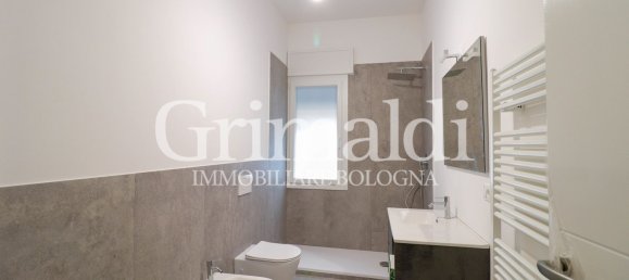 5 rooms Apartment in Bologna, Italy No. 11088 11