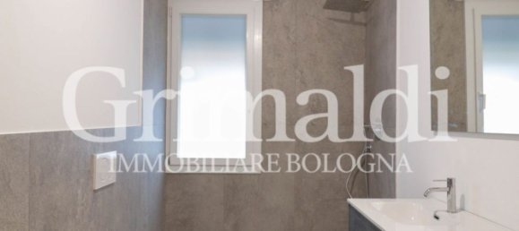 5 rooms Apartment in Bologna, Italy No. 11088 13