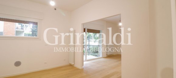 5 rooms Apartment in Bologna, Italy No. 11088 56