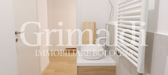 5 rooms Apartment in Bologna, Italy No. 11088 20