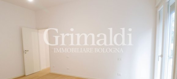 5 rooms Apartment in Bologna, Italy No. 11088 2