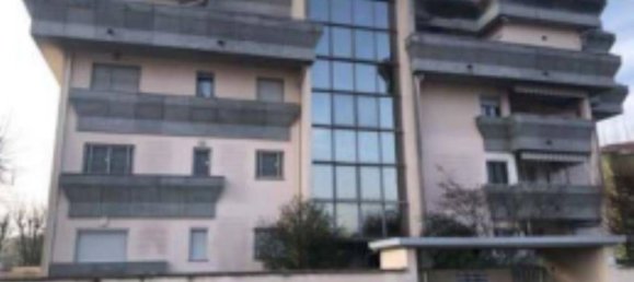 4-salle Appartement à Vigevano, Italy No. 196893 8