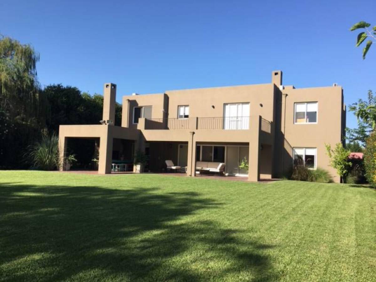 Casa de 5 dormitorios en Pilar, Argentina No. 63090