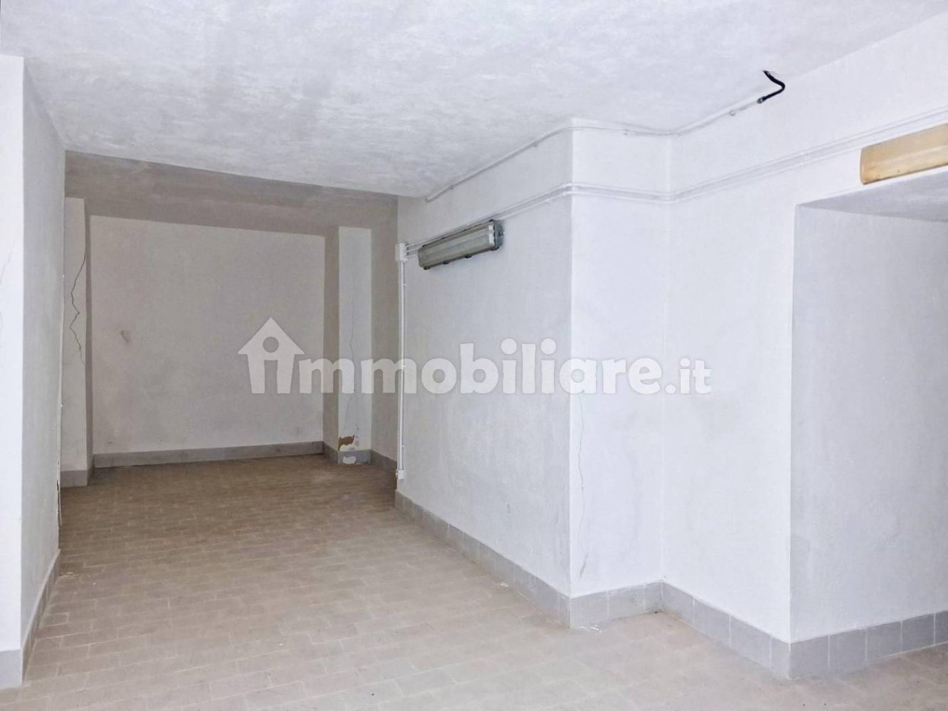 113m² Warehouse in Pozzuoli, Italy No. 315831