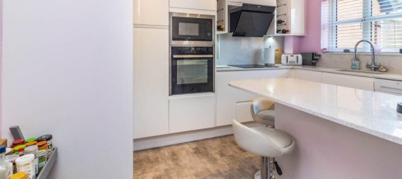 4 bedrooms House in Dunstable, United Kingdom No. 2117 6