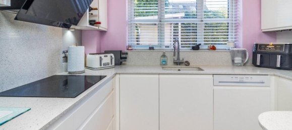 4 bedrooms House in Dunstable, United Kingdom No. 2117 8