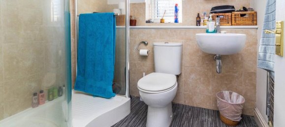 4 bedrooms House in Dunstable, United Kingdom No. 2117 18