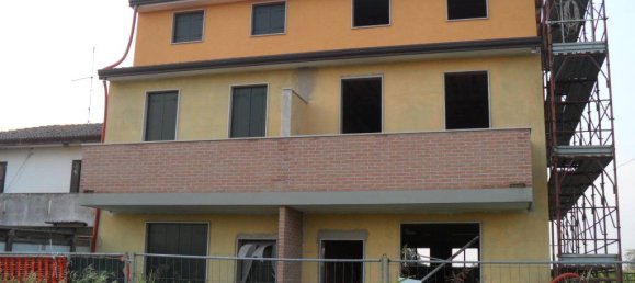 2 Schlafzimmer Haus in Chioggia, Italy, Nr. 53180 4