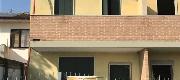 2 Schlafzimmer Haus in Chioggia, Italy, Nr. 53180 2