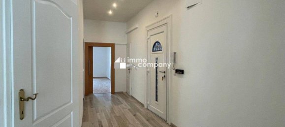 Квартира с 4 комнатами в Винер Нойштадт, Австрия № 177709 2