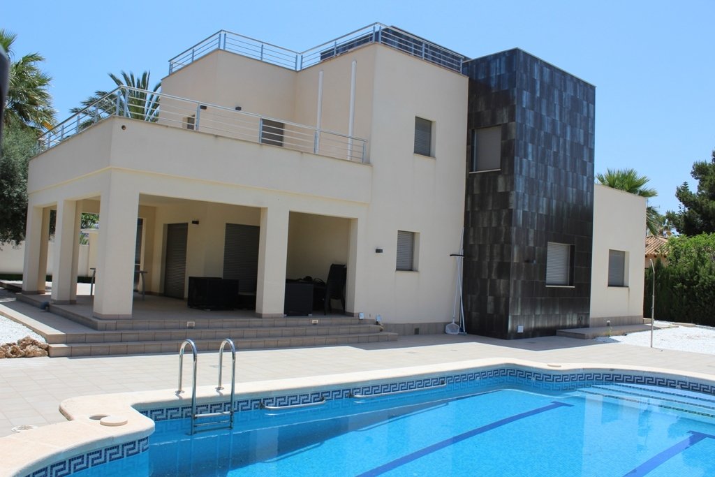 Casa de 4 dormitorios en Cabo Roig, Spain No. 285517