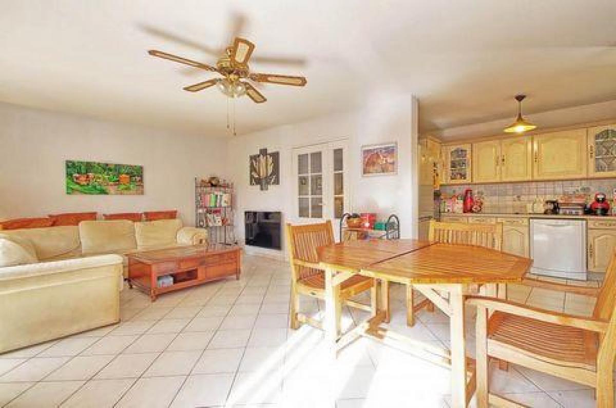 Кондоминиум  с 3 спальнями в Йер, Франция № 16177