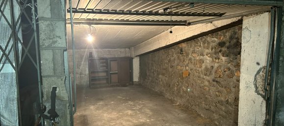 13m² Garage in Paris, France No. 169672 2