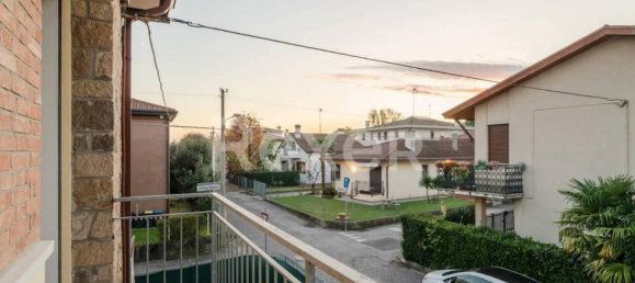 3 rooms Villa in Padua, Italy No. 36044 9