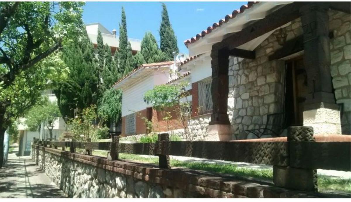 5 bedrooms House in Cordoba, Argentina No. 12221