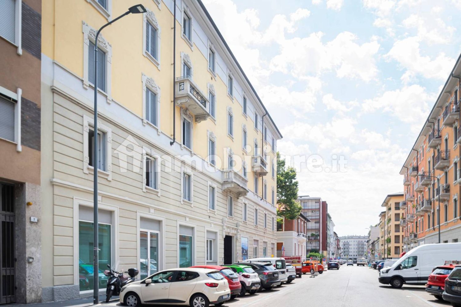 2 bedrooms Apartment in Milan, Italy No. 327533