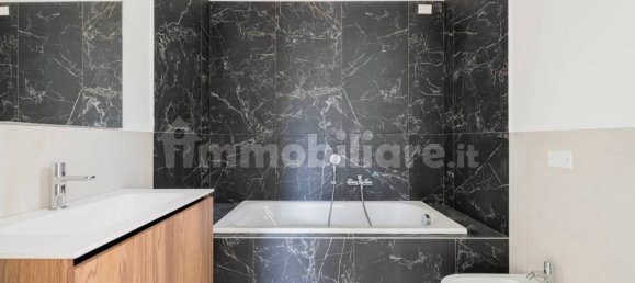 2 bedrooms Apartment in Milan, Italy No. 327533 6