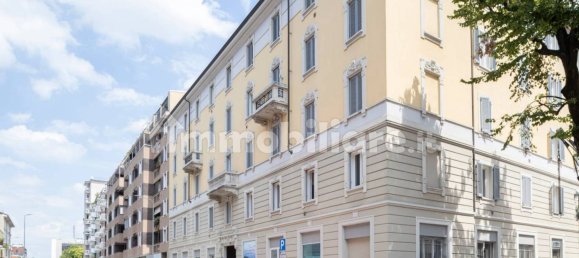 2 bedrooms Apartment in Milan, Italy No. 327533 20