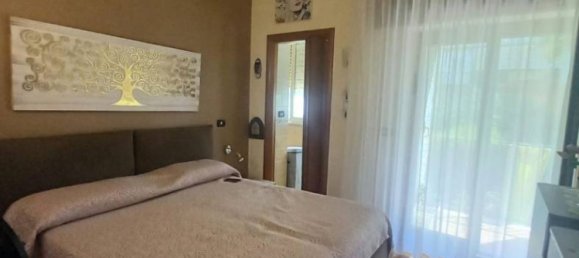 3 Schlafzimmer Wohnung in Naples, Italy, Nr. 319846 28