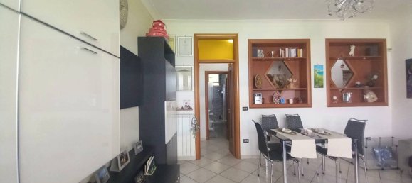 3 Schlafzimmer Wohnung in Naples, Italy, Nr. 319846 9