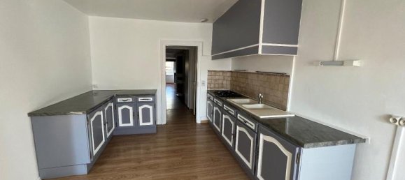 Edificio en Le Blanc, France No. 86631 9