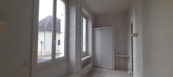 Edificio en Le Blanc, France No. 86631 10