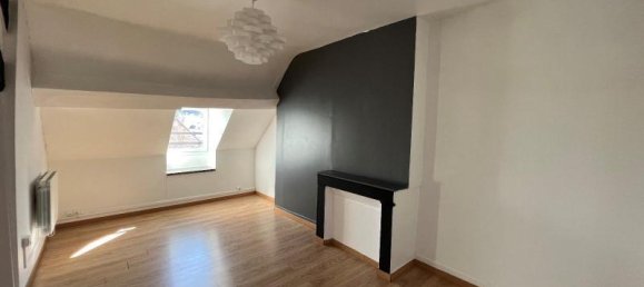 Edificio en Le Blanc, France No. 86631 2