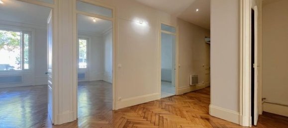 4 bedrooms Apartment in Lyon, France No. 287430 6
