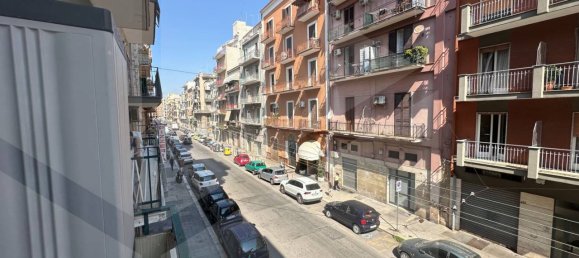 2-salle Appartement à Bari, Italy No. 28543 5