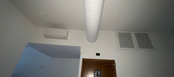 80m² Commercial property in Bergamo, Italy No. 199987 20