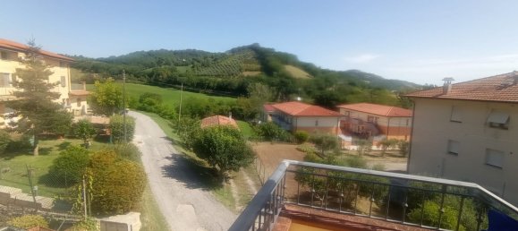 Квартира с 4 комнатами в Монтекальво ин Фоля, Италия № 284715 11