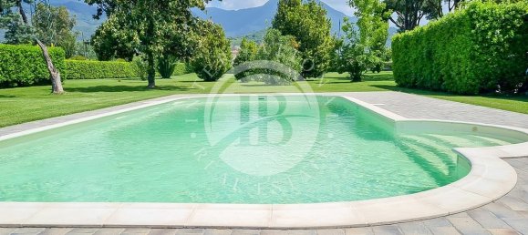 5 bedrooms Villa in Pietrasanta, Italy No. 105971 2