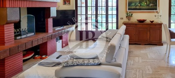 5 bedrooms Villa in Pietrasanta, Italy No. 105971 14
