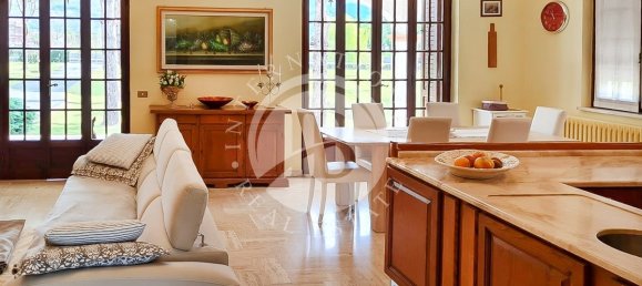 5 bedrooms Villa in Pietrasanta, Italy No. 105971 13