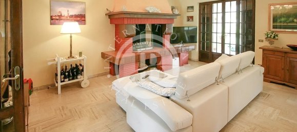 5 bedrooms Villa in Pietrasanta, Italy No. 105971 15