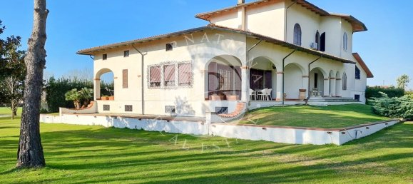 5 bedrooms Villa in Pietrasanta, Italy No. 105971 3