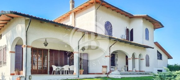 5 bedrooms Villa in Pietrasanta, Italy No. 105971 7