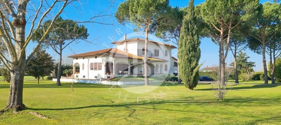 5 bedrooms Villa in Pietrasanta, Italy No. 105971 4