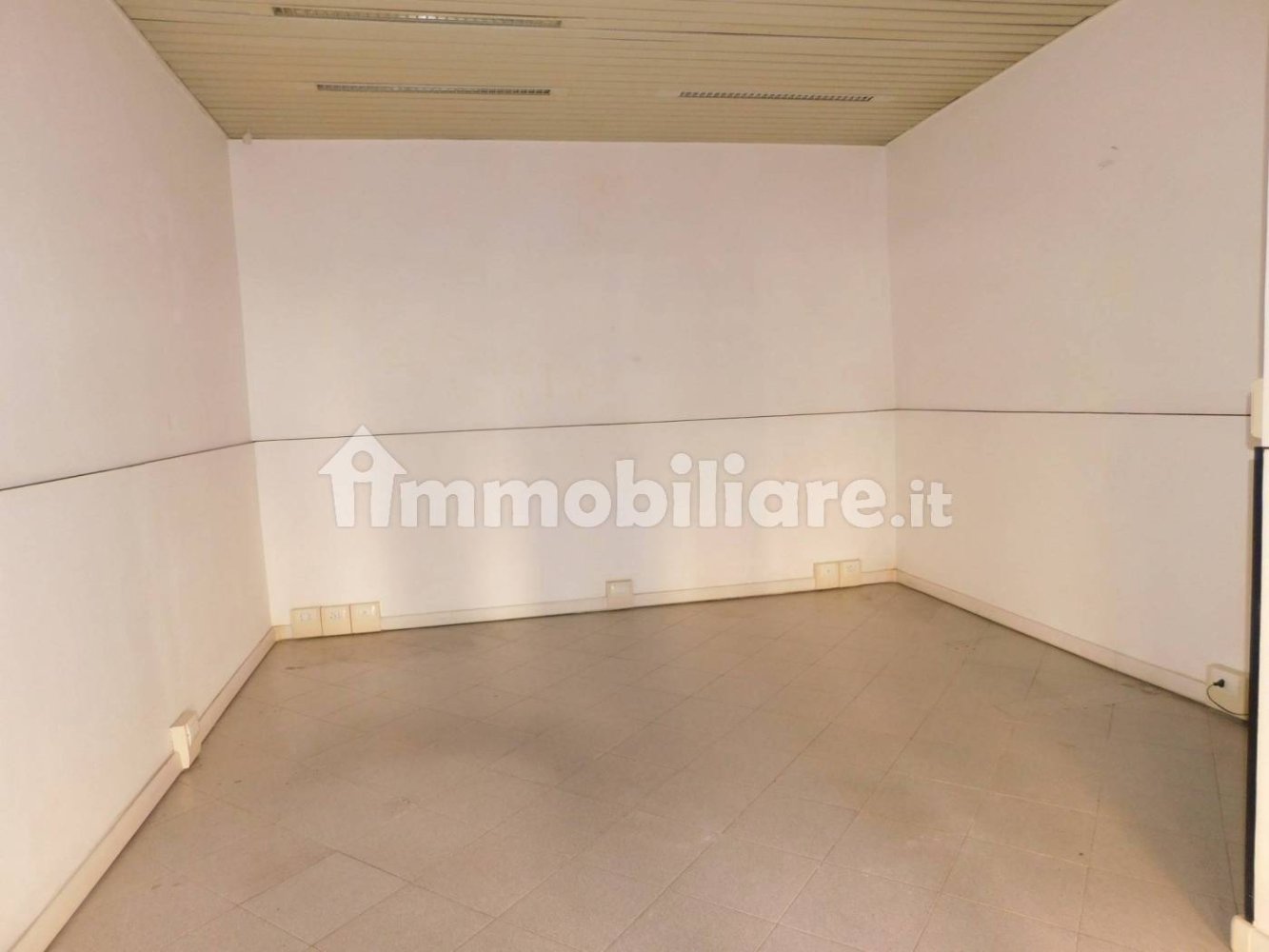 1غرفة عقار تجاري في Rome, Italy رقم 104353