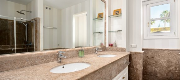 8 bedrooms Villa in Benahavis, Spain No. 4596 16