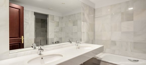 8 bedrooms Villa in Benahavis, Spain No. 4596 12