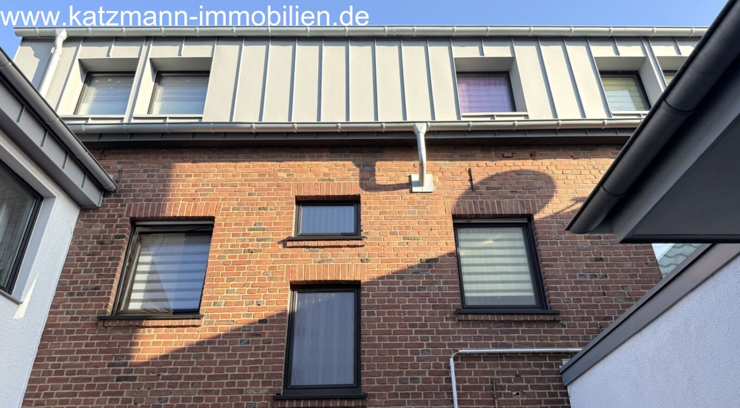 Здание с 20 комнатами в Рейн-Эрфт, Германия № 286817