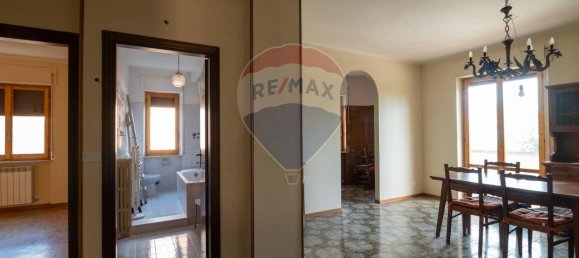 4-salle Appartement à Cingoli, Italy No. 7017 4