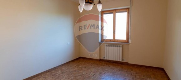 4-salle Appartement à Cingoli, Italy No. 7017 9