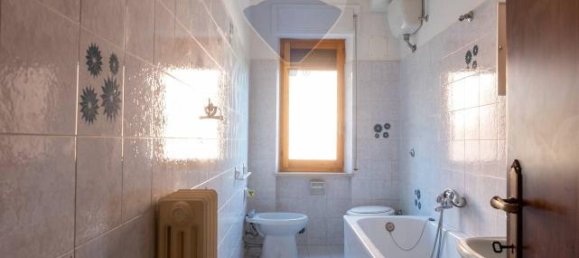 4-salle Appartement à Cingoli, Italy No. 7017 6