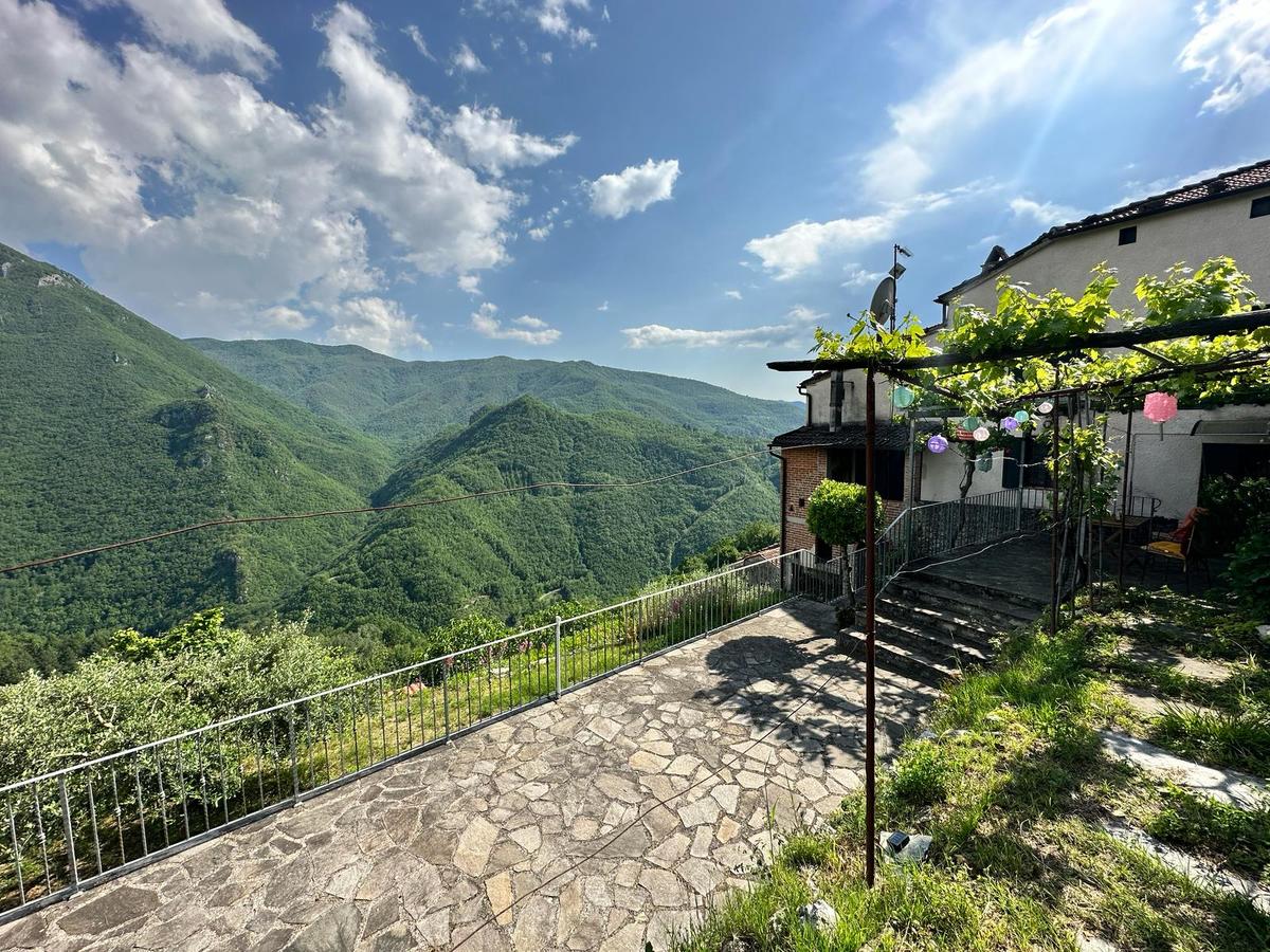 Casa de 3 dormitorios en Bagni di Lucca, Italy No. 238011