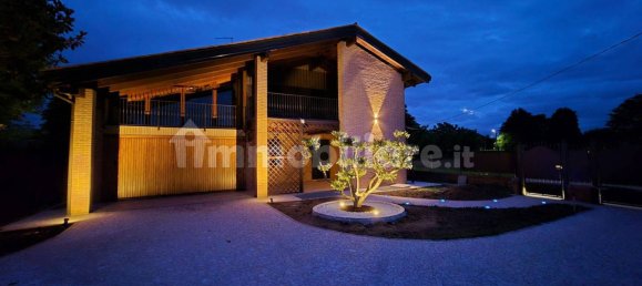 Вилла с 4 спальнями в Сан Джорджо делле Пертиче, Италия № 269210 3