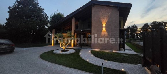 Вилла с 4 спальнями в Сан Джорджо делле Пертиче, Италия № 269210 2