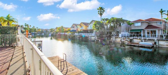 4 dormitorios villa en venta en Miami, Miami-Dade, Florida, USA № 615160 3